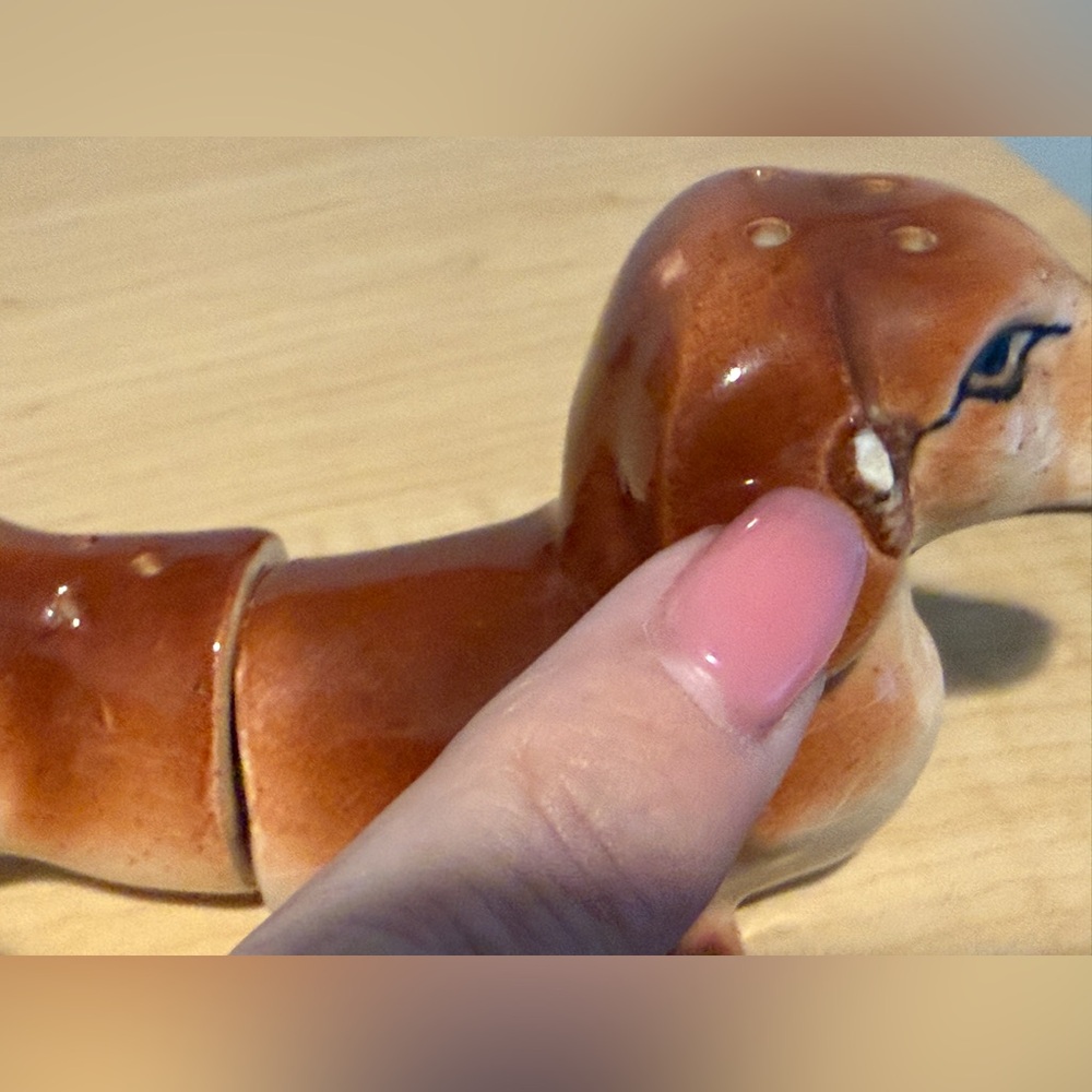 Vintage Dachshund Salt and Pepper Shakers - Picture 12 of 12